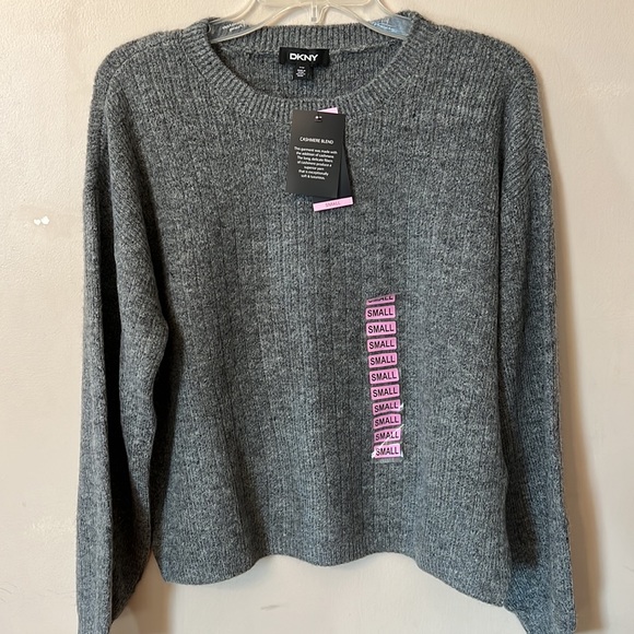 DKNY women’s Cashmere Blend sweater. - Picture 4 of 16